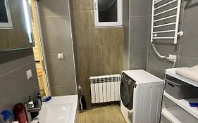 Смарт-квартира біля ЖД по вул Сарʼяна 6